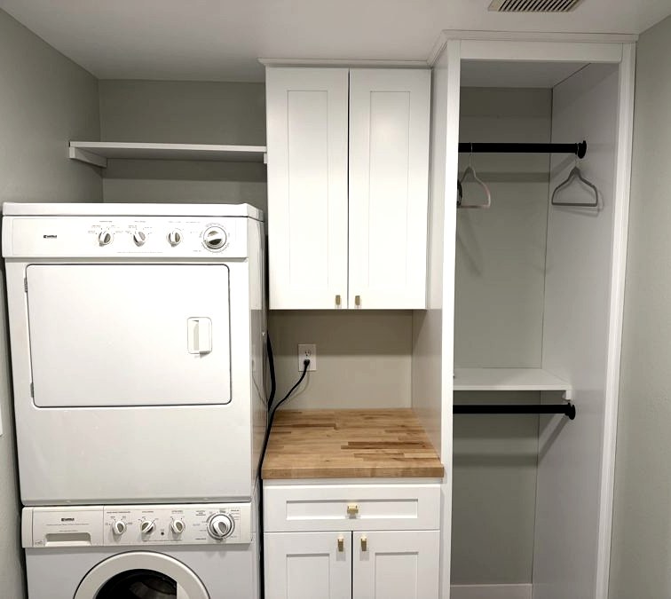 Custom laundry room with built-in cabinetry