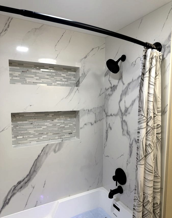 Marble tub surround with mosaic tile niches